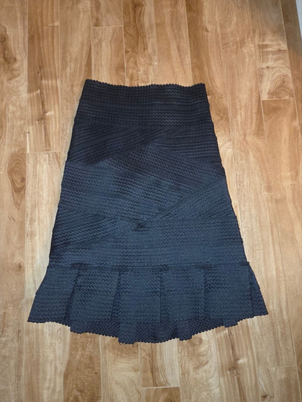 Black Textured Ruffle-Hem Skirt - Women